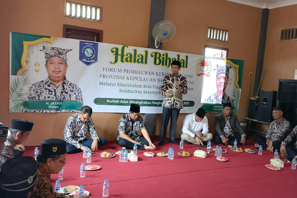 KBOBABEL.COM (PANGKALPINANG),  — Suasana hangat penuh semangat persatuan terasa kental dalam acara Halal Bihalal Forum Pembauran Kebangsaan (FPK) Provinsi Kepulauan Bangka Belitung di Rumah Adat Minangkabau, Sabtu (26/4/2025).