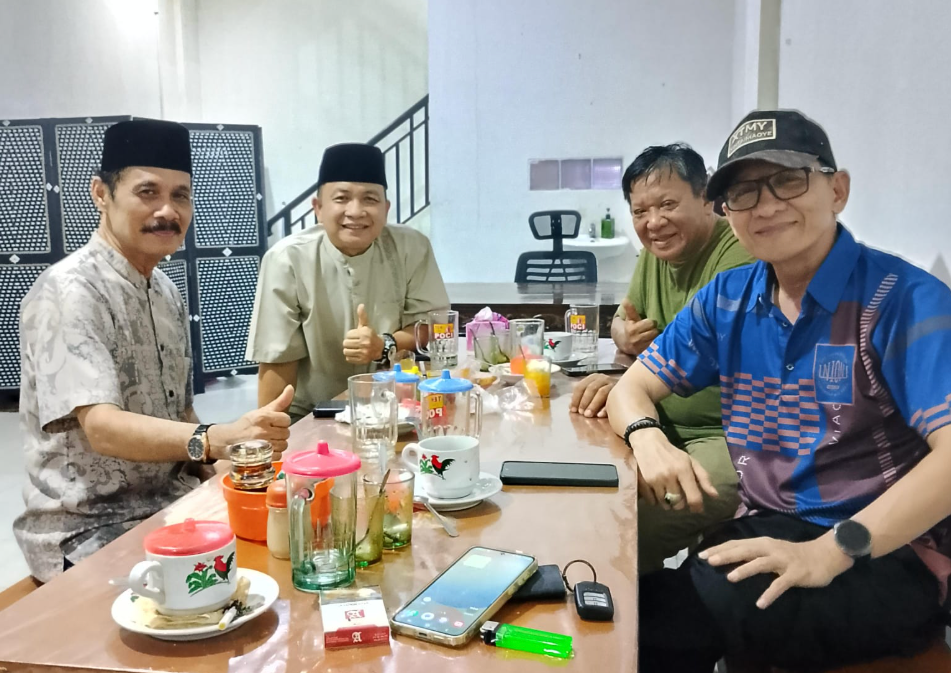 KBOBABEL.COM (Pangkalpinang) – Aksan Visyawan, anggota DPRD Provinsi Kepulauan Bangka Belitung yang juga dikenal sebagai politisi senior dari PKS, menegaskan keseriusannya maju dalam kontestasi Pemilihan Bupati (Pilbup) Bangka 2025. Meskipun sempat diragukan akan melangkah karena adanya aturan KPU yang mengharuskan dirinya mundur dari jabatan legislatif jika mencalonkan diri, Aksan memastikan hal itu tidak akan menghalangi niatnya. Jumat (2/5/2025).