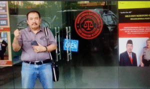 KBOBABEL.COM (Jakarta) – Sebuah terobosan inspiratif lahir dari kolaborasi lembaga hukum dan pendidikan swasta yang berkomitmen untuk membumikan kesadaran hukum di tingkat akar rumput. LBH-EM80, PJT / FBI Law Firm, PT. EM80 (badan hukum pendidikan formal swasta sejak 2019), dan Kantor Hukum ADI’80 dan Rekan, mengumumkan pelaksanaan Road Show Pelatihan Paralegal 2025, sebuah inisiatif yang menyasar langsung masyarakat desa dan tokoh-tokoh lokal sebagai agen perubahan hukum. Rabu (28/5/2025).