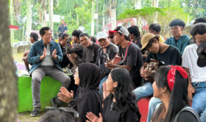 KBOBABEL.COM (Pangkalpinang) – Dukungan terhadap sosok Basit Cinda untuk menjadi Wali Kota Pangkalpinang terus mengalir dari berbagai kalangan. Kali ini, dukungan datang dari kelompok musisi jalanan yang kerap menghidupkan suasana kota lewat lagu-lagu sederhana namun penuh makna. Selasa (3/6/2025).