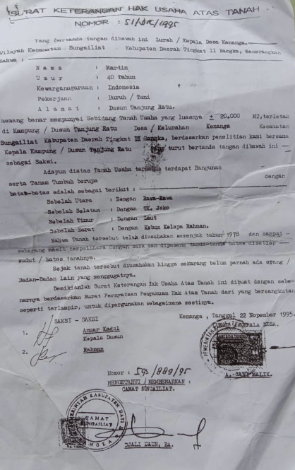 KBOBABEL.COM (Bangka) — Sebuah skandal pertanahan mencoreng kawasan konservasi pantai di Kabupaten Bangka. Tanpa dasar hukum yang sah, sebuah villa permanen berdiri megah di kawasan Pantai Takari, Desa Rebo, Kecamatan Sungailiat. Lokasi ini merupakan kawasan Hutan Lindung sekaligus bagian dari program Hutan Kemasyarakatan (HKM) Takari yang dikelola secara resmi oleh Kelompok Tani Tanjung Karang Lestari, berlandaskan izin dari Kementerian Lingkungan Hidup dan Kehutanan (KLHK). Kamis (18/6/2025)