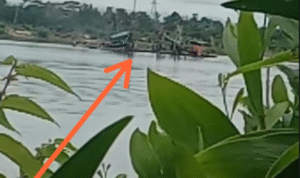 Koba, - Setelah lama sunyi, suara dentuman mesin Ponton Isap Produksi (PIP) jenis Ti Tower kembali mengoyak ketenangan kolong Marbuk dan Kenari, eks lokasi tambang PT Kobatin di Bangka Tengah. Pada Kamis pagi (18/6), terpantau sedikitnya enam unit PIP Ti Apung melakukan aktivitas penambangan tanpa izin di wilayah yang berada dalam konsesi Izin Usaha Pertambangan (IUP) PT Timah Tbk, yang saat ini perizinannya masih dalam proses eksploitasi di Kementerian ESDM RI.