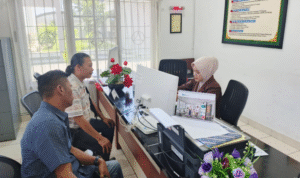 PANGKALPINANG – Aroma busuk dugaan korupsi kembali menyeruak dari tubuh Badan Usaha Milik Daerah (BUMD) di Provinsi Kepulauan Bangka Belitung. Kali ini, sorotan tajam publik mengarah kepada eks Direktur Utama PT Bumi Bangka Belitung Sejahtera (BBBS), Prof. Saparuddin atau yang akrab disapa Prof Udin, serta mantan Direktur Keuangan perusahaan tersebut, Suhardi. Rabu (25/6/2025).