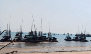 BANGKA BARAT — Aktivitas tambang timah ilegal kembali merenggut nyawa. Kali ini, seorang warga Desa Cupat, Kecamatan Parittiga, Kabupaten Bangka Barat, dilaporkan tewas saat menyelam untuk menambang pasir timah di dasar laut. Kejadian memilukan itu terjadi pada Sabtu (12/7/2025) sekitar pukul 15.20 WIB di wilayah perairan laut Selat Kemuja, Desa Ketap, Kecamatan Jebus.