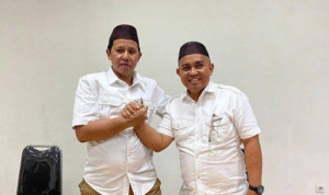 KBOBABEL.COM (PANGKALPINANG) — Maulan Aklil atau yang akrab disapa Molen, kembali maju dalam kontestasi Pilkada Ulang Pangkalpinang 2025, kali ini menggandeng Zeki Yamani sebagai pasangannya dalam paket HARMONI (Harapan Molen-Zeki Yamani). Berbekal pengalaman dan evaluasi diri, Molen menegaskan bahwa pencalonannya bukan ajang coba-coba, melainkan bentuk komitmen tulus untuk melanjutkan pembangunan kota yang sempat ia pimpin selama lima tahun, dari 2018 hingga 2023. Selasa (15/7/2025).