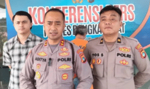 KBOBABEL.COM (Mentok) – Komitmen Polres Bangka Barat dalam memberantas aktivitas penambangan ilegal kembali dibuktikan dengan penetapan empat tersangka dalam kasus penambangan pasir timah tanpa izin di perairan Laut Tembelok, Kampung Mentok Asin, Kelurahan Tanjung, Kecamatan Mentok, Kabupaten Bangka Barat. Kamis (7/8/2025).