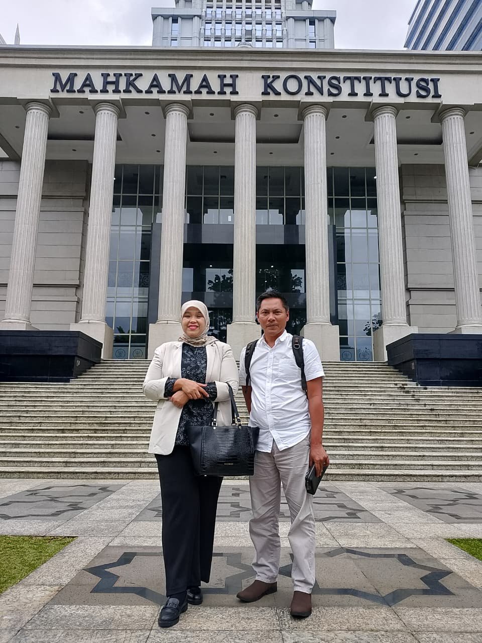KBOBABEL.COM (Jakarta) — Di hadapan para hakim konstitusi yang duduk berderet di ruang sidang Mahkamah Konstitusi, dr. Ratna Setia Asih, Sp.A., M.Kes. tak sedang berjuang untuk gelar atau jabatan. Kamis (23/10/2025)