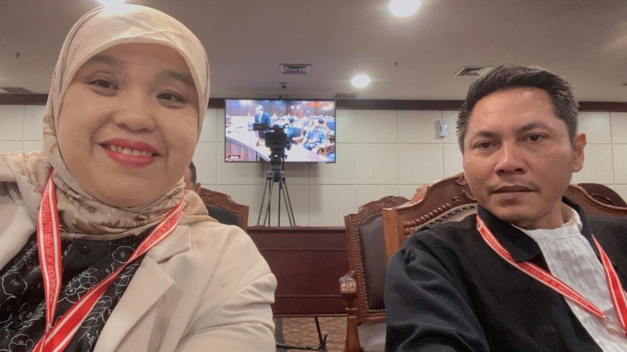 KBOBABEL.COM (Jakarta) — Di hadapan para hakim konstitusi yang duduk berderet di ruang sidang Mahkamah Konstitusi, dr. Ratna Setia Asih, Sp.A., M.Kes. tak sedang berjuang untuk gelar atau jabatan. Kamis (23/10/2025)