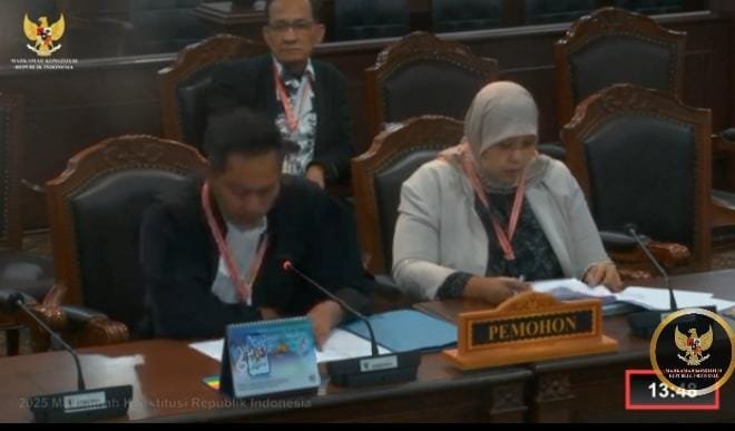 KBOBABEL.COM (Jakarta) — Di hadapan para hakim konstitusi yang duduk berderet di ruang sidang Mahkamah Konstitusi, dr. Ratna Setia Asih, Sp.A., M.Kes. tak sedang berjuang untuk gelar atau jabatan. Kamis (23/10/2025)