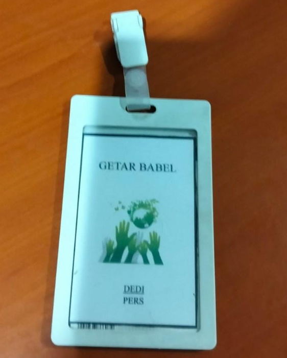 Pangkalpinang – Seorang pria berinisial DI (26) yang mengaku sebagai wartawan media online di Bangka Belitung kembali membuat kegaduhan di lingkungan Komisi Informasi (KI) Provinsi Bangka Belitung. Dalam beberapa hari terakhir, DI diketahui berkali-kali datang ke kantor KI Babel di lantai IV Gedung B Kantor Gubernur tanpa etika dan dengan perilaku yang dinilai jauh dari standar profesi jurnalis. Rabu (19/11/2025).
