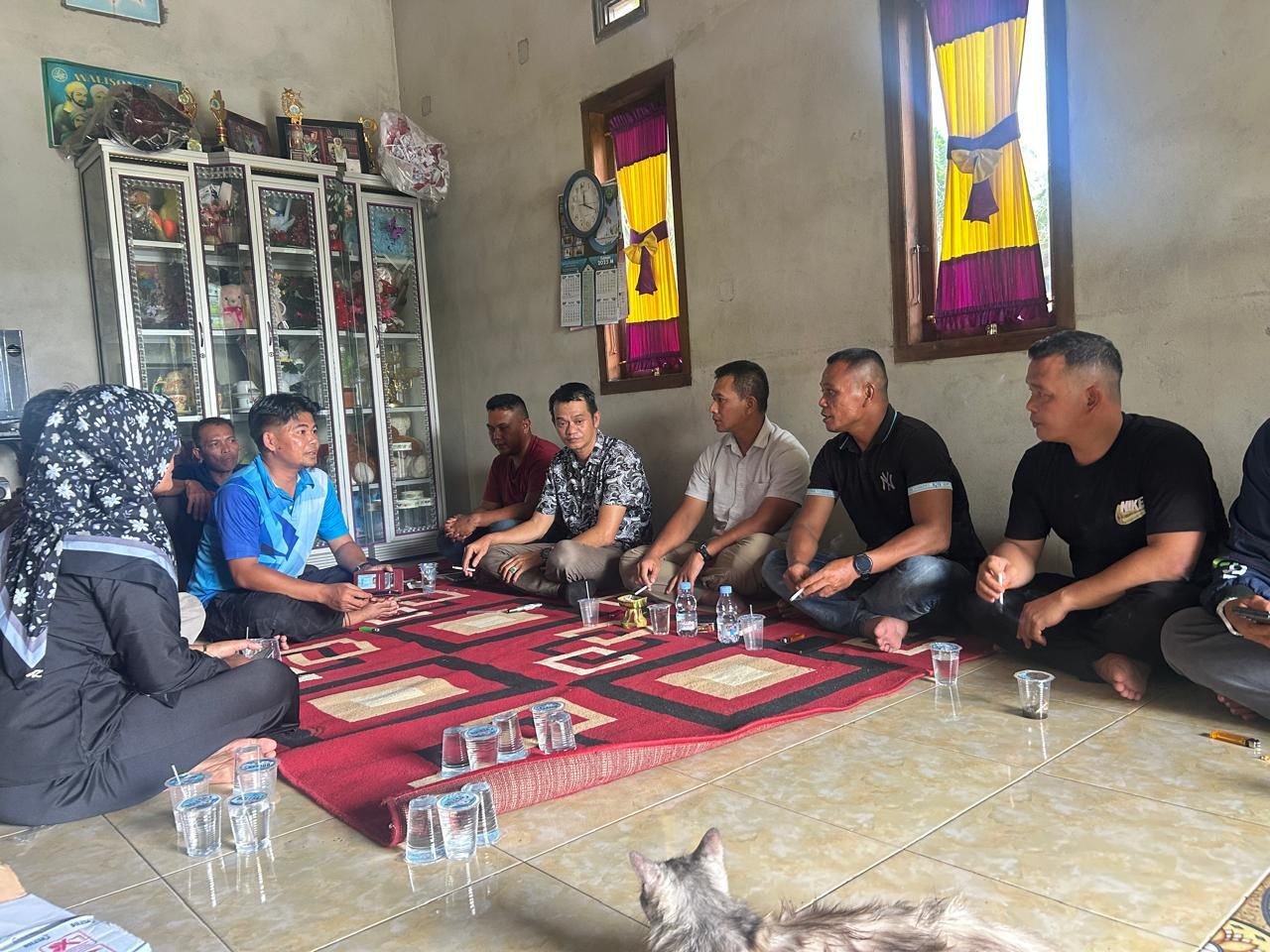 KBOBABEL.COM (Bangka) — Insiden keributan yang terjadi antara seorang pelimbang timah bernama Rohit alias Jodi (20) dengan beberapa anggota TNI di lokasi penambangan pasir timah “Kepala Burung” pada Jumat (28/11/2025) dipastikan bukan aksi pengeroyokan sebagaimana ramai diberitakan, melainkan hanya kesalahpahaman dan miskomunikasi saat proses pengamanan aktivitas tambang mitra PT Timah Tbk di blok kerja 54 milik CV Tri Mitra Resource (TMR).