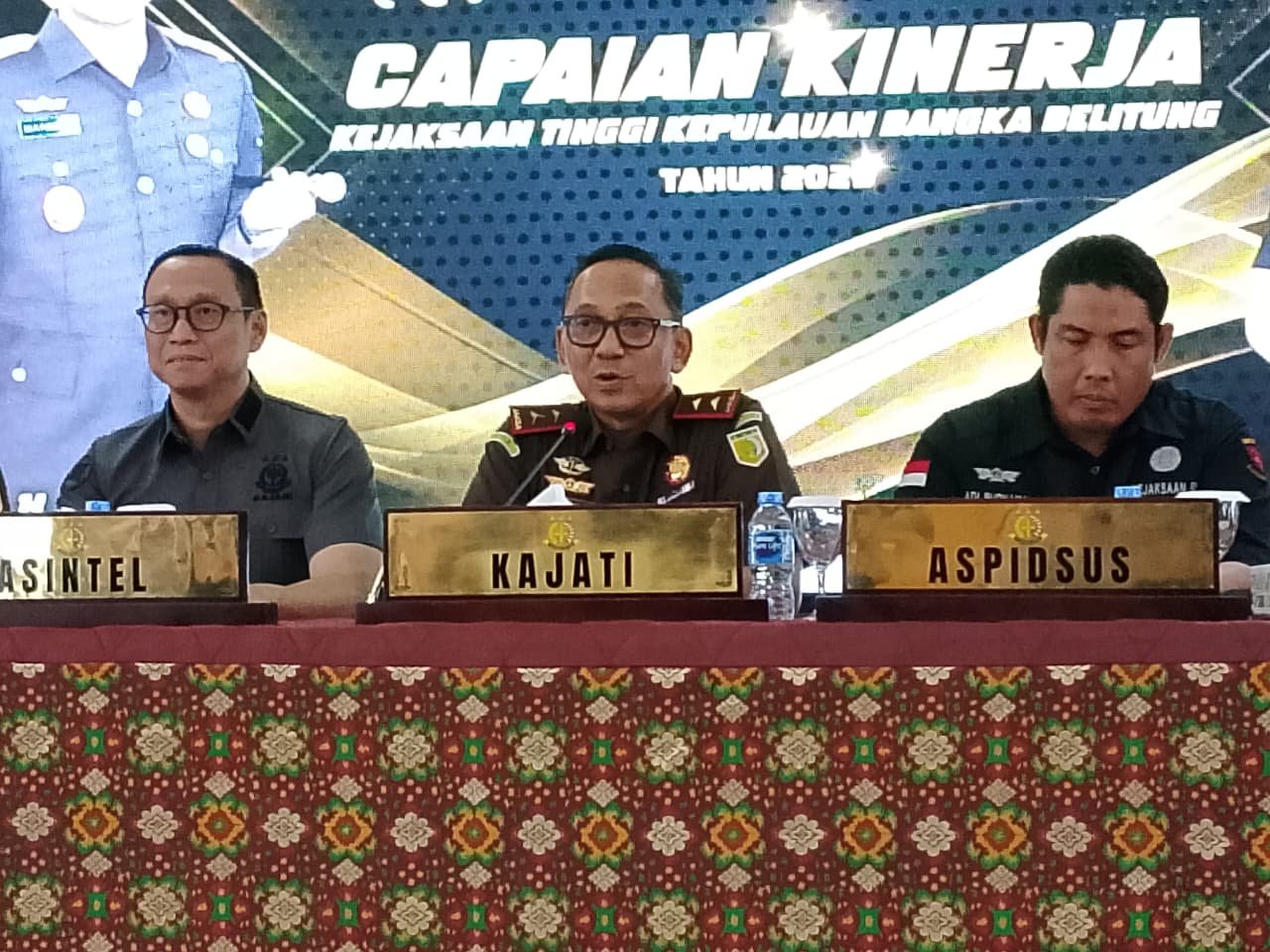 KBOBABEL.COM (Pangkalpinang) — Kejaksaan Tinggi Kepulauan Bangka Belitung (Kejati Babel) menutup Tahun 2025 dengan memaparkan capaian kinerja lintas bidang dalam kegiatan Refleksi Akhir Tahun yang digelar di Aula Wicaksana, Selasa (30/12/2025) sore. 