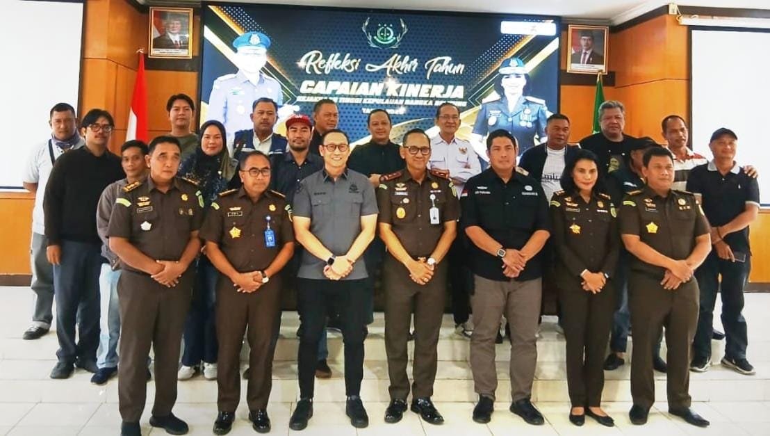 KBOBABEL.COM (Pangkalpinang) — Kejaksaan Tinggi Kepulauan Bangka Belitung (Kejati Babel) menutup Tahun 2025 dengan memaparkan capaian kinerja lintas bidang dalam kegiatan Refleksi Akhir Tahun yang digelar di Aula Wicaksana, Selasa (30/12/2025) sore. 