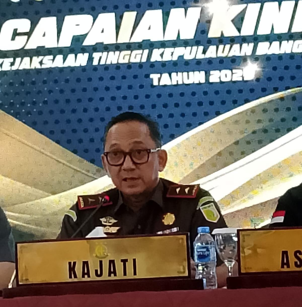 KBOBABEL.COM (Pangkalpinang) — Kejaksaan Tinggi Kepulauan Bangka Belitung (Kejati Babel) menutup Tahun 2025 dengan memaparkan capaian kinerja lintas bidang dalam kegiatan Refleksi Akhir Tahun yang digelar di Aula Wicaksana, Selasa (30/12/2025) sore. 