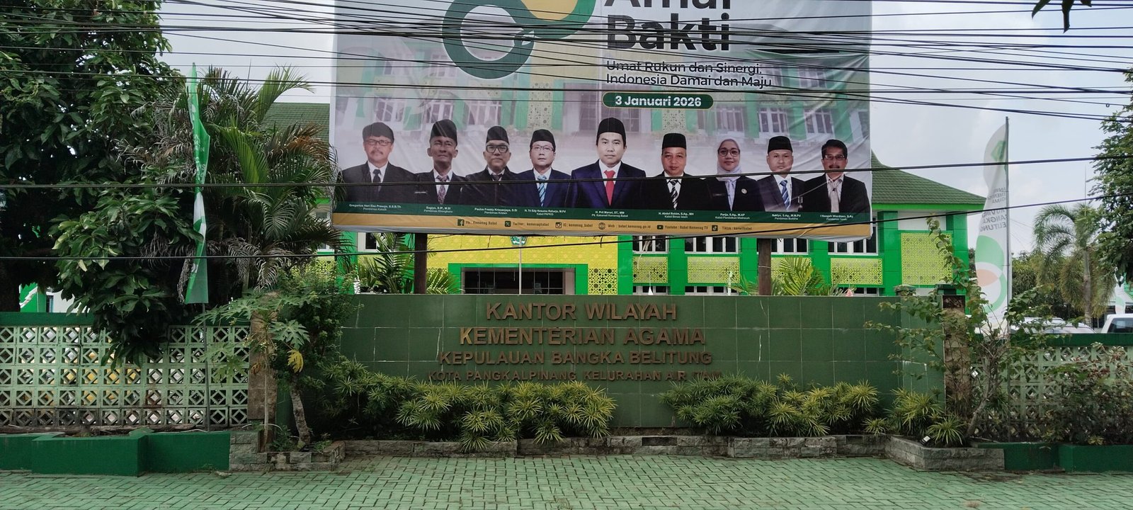 KBOBABEL.COM (Bangka Belitung) — Sikap tertutup Pejabat Pengelola Informasi dan Dokumentasi (PPID) Kantor Wilayah Kementerian Agama Provinsi Kepulauan Bangka Belitung kembali menuai sorotan. Setelah upaya konfirmasi berulang kali tak membuahkan hasil, wartawan KBO Babel, Muhamad Zen, akhirnya menempuh jalur resmi dengan menyurati PPID Kanwil Kemenag Babel sebagai langkah konstitusional untuk memperoleh informasi publik. Rabu (21/1/2026).