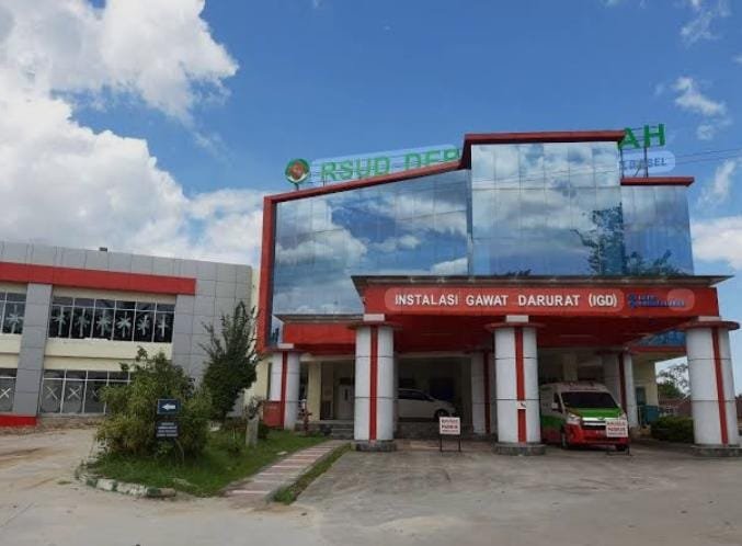 KBOBABEL.COM | Pangkalpinang — Polemik dugaan skandal ruangan terkunci yang menghebohkan RSUD Depati Hamzah Pangkalpinang mulai mendapat tanggapan resmi dari Pemerintah Kota Pangkalpinang. Kepala Dinas Kesehatan Kota Pangkalpinang, dr Thamrin, akhirnya buka suara usai dikonfirmasi redaksi jejaring media KBO Babel, Jum’at (23/1/2026).