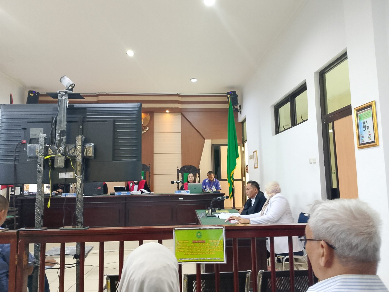 KBOBABEL.COM (PANGKALPINANG) — Sidang lanjutan perkara dugaan kelalaian medis yang menjerat Dokter Ratna kembali mengungkap fakta krusial yang memantik pertanyaan serius soal transparansi layanan kesehatan dan konstruksi hukum perkara medis. Jum'at (16/1/2026)