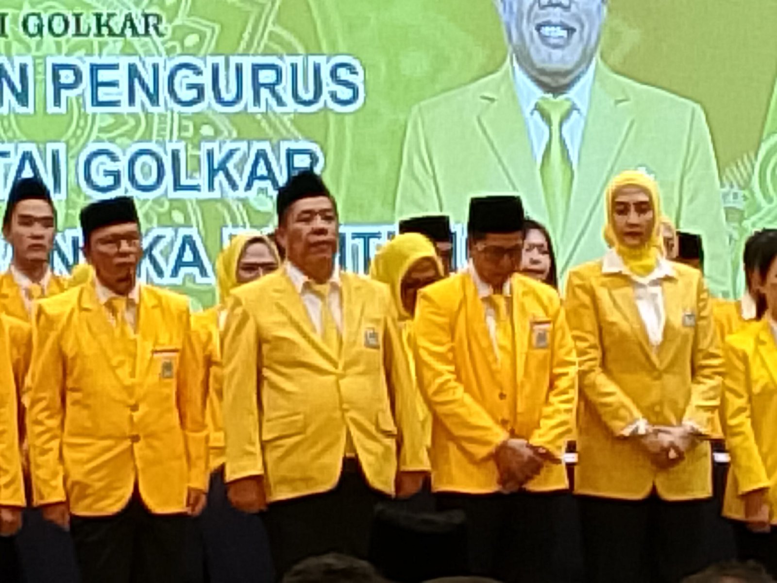 KBOBABEL.COM (Pangkalpinang) — Dewan Pimpinan Daerah (DPD) I Partai Golkar Provinsi Kepulauan Bangka Belitung periode 2025–2030 resmi dilantik pada Minggu (25/1/2026) pukul 10.00 WIB. Prosesi pelantikan berlangsung khidmat di Hotel Grand Aston Emidary Pangkalpinang dan dihadiri ratusan tokoh nasional, daerah, serta kader Partai Golkar se-Provinsi Kepulauan Bangka Belitung.