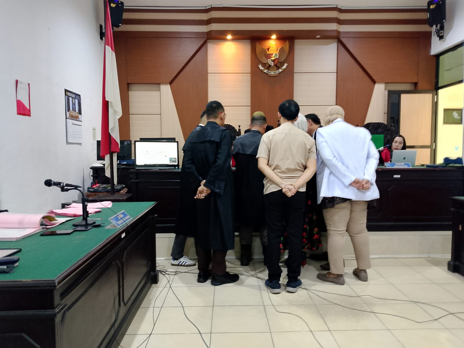 KBOBABEL.COM (PANGKALPINANG) — Sidang lanjutan perkara dugaan kelalaian tenaga medis yang mengakibatkan meninggalnya pasien anak berinisial AR (10) kembali digelar di Pengadilan Negeri Pangkalpinang, Rabu (29/1/2026). Persidangan yang berlangsung sejak pukul 09.56 WIB hingga mendekati siang itu menguak fakta krusial: pasien AR ditangani oleh dua Dokter Penanggung Jawab Pelayanan (DPJP) dengan tanggung jawab yang sama, tanpa klasifikasi utama atau pendamping. Sabtu (31/1/2026).