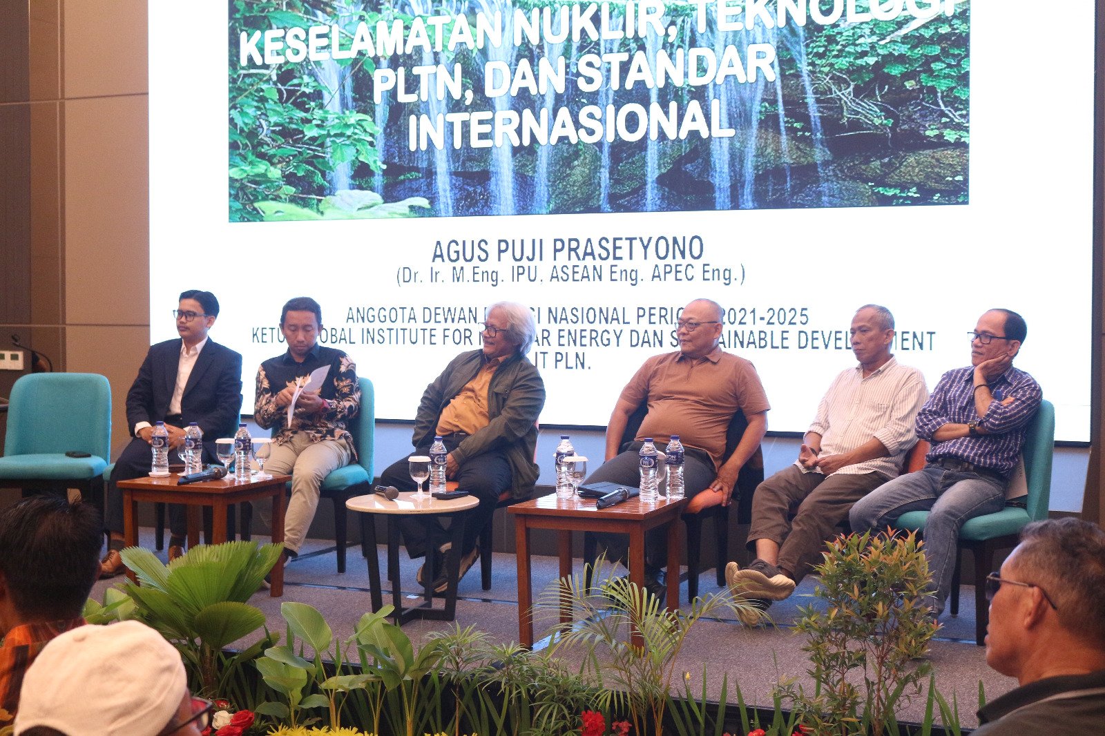 KBOBABEL.COM (PANGKALPINANG) — Wacana pembangunan Pembangkit Listrik Tenaga Nuklir (PLTN) di Bangka Belitung tidak lagi berdiri di ruang kosong. Dalam Diskusi Publik “Memahami Rencana PLTN di Bangka Belitung; Diskusi Data dan Fakta”, Dr. Ir. Agus Puji Prasetyo, M.Eng., IPU, ASEAN Eng, APEC Eng membuka realitas keras sektor energi nasional: Indonesia tertinggal, dan waktu untuk berdebat semakin sempit. Minggu (8/2/2026)