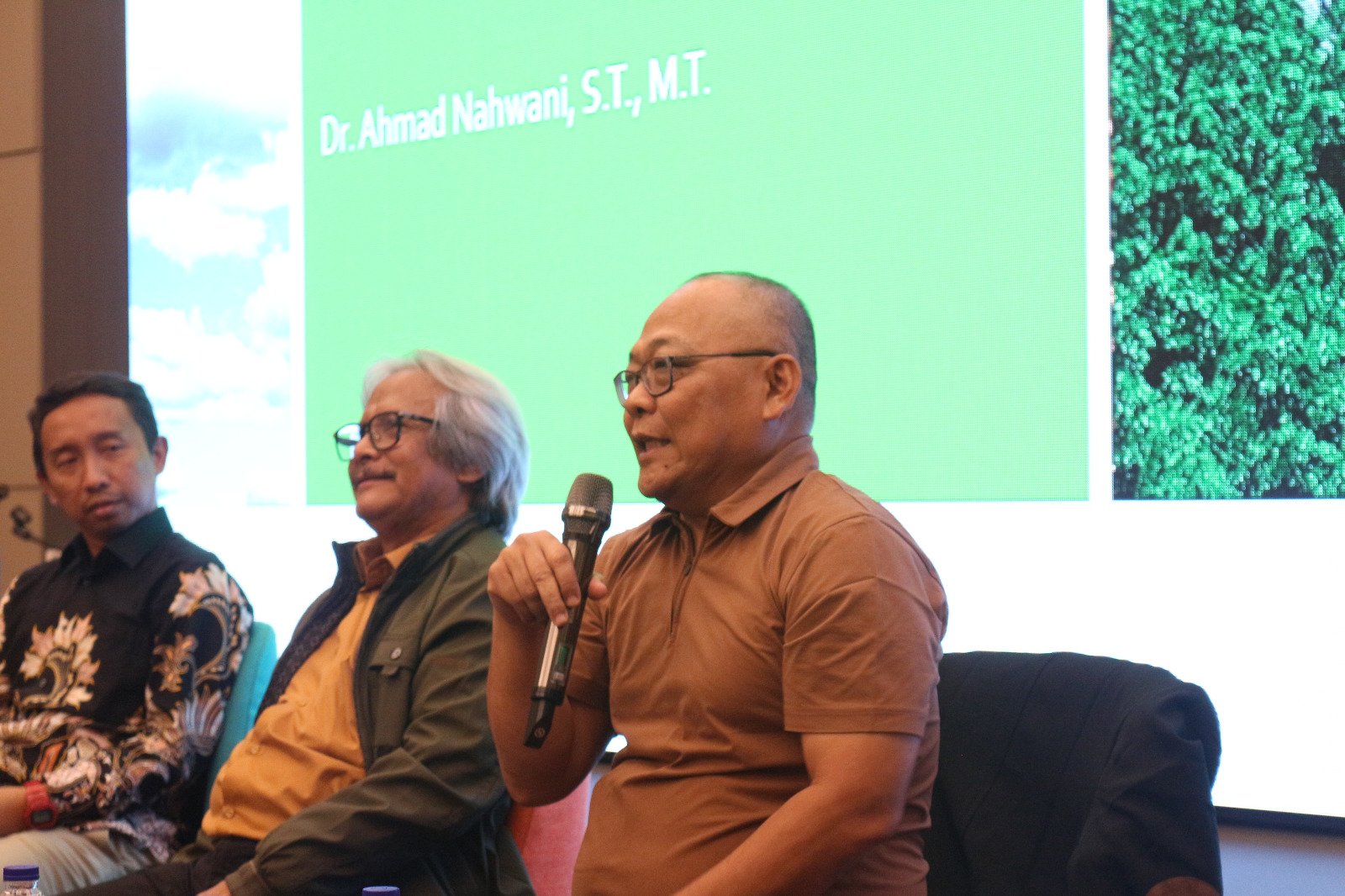 PJSBABEL.COM (PANGKALPINANG) – Polemik rencana pembangunan Pembangkit Listrik Tenaga Nuklir (PLTN) berbasis thorium di Bangka Belitung terus bergulir dan semakin dinamis. Di tengah penolakan survei tapak di Pulau Gelasa, muncul tawaran alternatif dari Bangka Utara. Senin (16/2/2026).