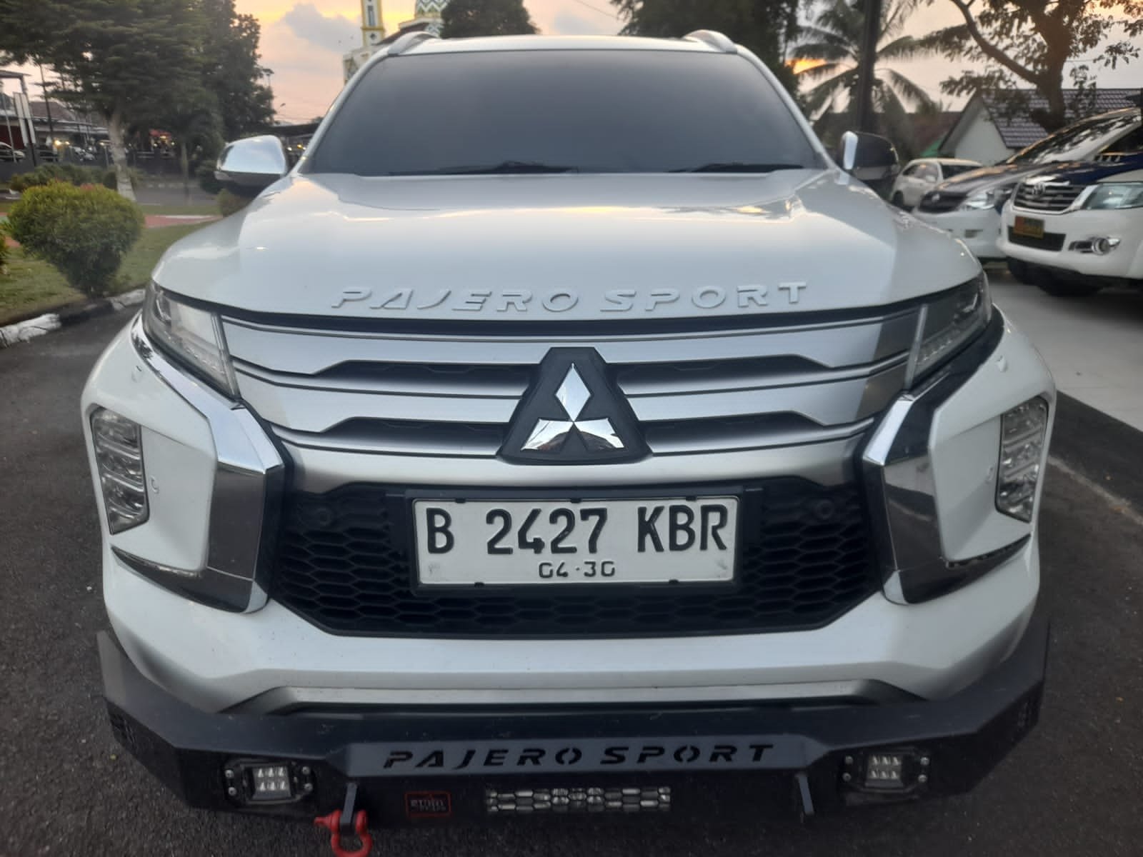 KBOBABEL.COM (Bangka Tengah)  – Fakta bahwa sebuah Pajero Sport ikut mengawal iring-iringan pengiriman timah ilegal di Bangka Belitung menjadi alarm keras bahwa praktik kejahatan sumber daya alam ini bukan kerja sporadis, melainkan operasi terorganisir dengan pola yang rapi. Selasa (10/2/2026)