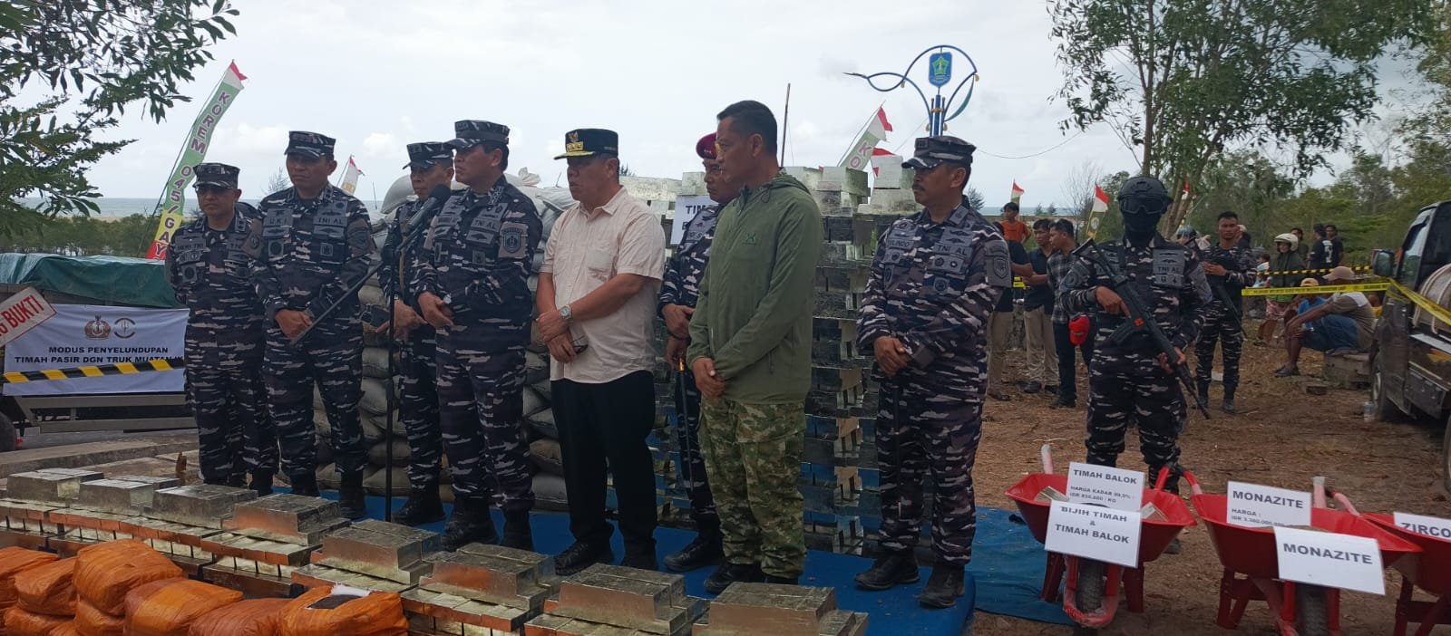 KBOBABEL.COM (BELINYU/BANGKA) – Dentuman meriam dan raungan mesin kapal perang memecah perairan Provinsi Kepulauan Bangka Belitung, Minggu (15/2). Tentara Nasional Indonesia Angkatan Laut (TNI AL) menggelar Latihan Anti Akses dan Anti Amfibi berskala besar yang disaksikan langsung Kepala Staf Angkatan Laut (Kasal) Muhammad Ali bersama Gubernur Babel Hidayat Arsani. Minggu (5/2/2026)