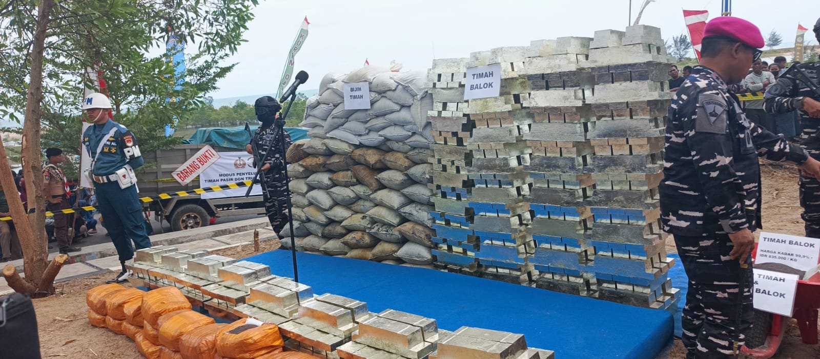 KBOBABEL.COM (BELINYU/BANGKA) – Dentuman meriam dan raungan mesin kapal perang memecah perairan Provinsi Kepulauan Bangka Belitung, Minggu (15/2). Tentara Nasional Indonesia Angkatan Laut (TNI AL) menggelar Latihan Anti Akses dan Anti Amfibi berskala besar yang disaksikan langsung Kepala Staf Angkatan Laut (Kasal) Muhammad Ali bersama Gubernur Babel Hidayat Arsani. Minggu (5/2/2026)