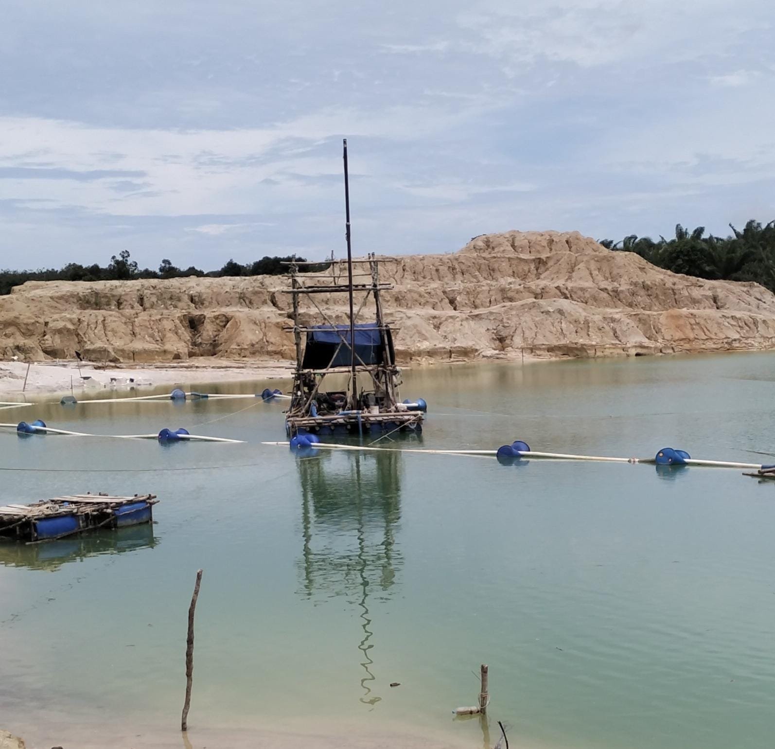 KBOBABEL.COM (BANGKA TENGAH) – Polemik pemberitaan aktivitas tambang timah ilegal di Desa Nadi, Kecamatan Perlang, Kabupaten Bangka Tengah, mendapat klarifikasi langsung dari sejumlah pihak yang namanya disebut dalam laporan sebelumnya. Rabu (17/2/2026)