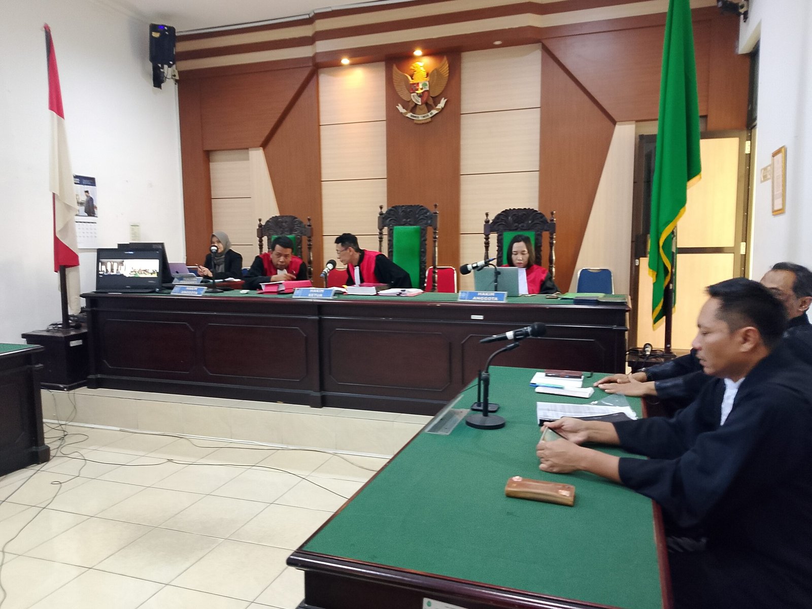 KBOBABEL.COM (Pangkalpinang) – Persidangan lanjutan perkara dr Ratna di Ruang Tirta *Pengadilan Negeri Pangkalpinang* berlangsung tegang. Salah satu saksi kunci, dr Jelly dari Klinik Mitra Sehat, memberikan keterangan yang memantik tanda tanya sekaligus perdebatan di ruang sidang.Kamis (26/2/2026)