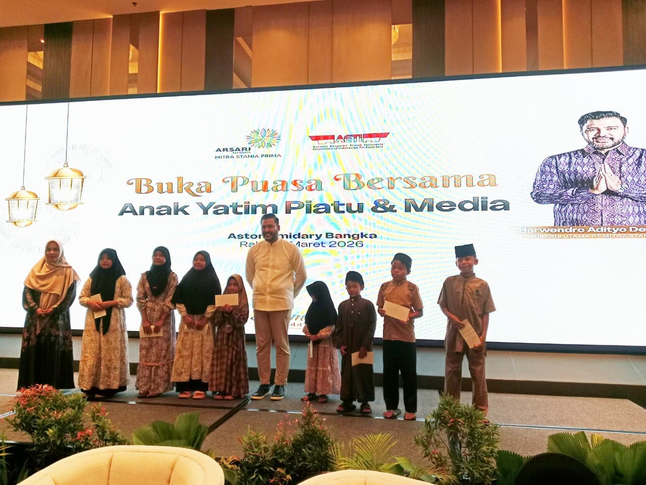 KBOBABEL.COM (PANGKALPINANG) —Suasana hangat dan penuh kebersamaan mewarnai kegiatan buka puasa bersama yang digelar PT Mitra Stania Prima (MSP), bagian dari Arsari Tambang, bersama anak-anak yatim piatu dan awak media di Aston Emidary Bangka Hotel & Conference Center, Pangkalpinang, Rabu (11/3/2026).