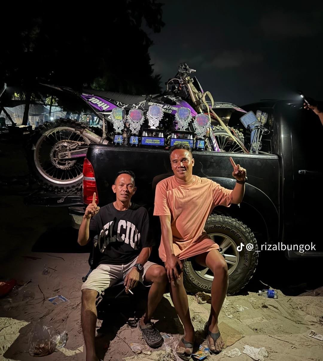 PANGKALPINANG) — Atmosfer Pantai Pasir Padi, Kota Pangkalpinang, mendadak bergemuruh saat deru mesin dan sorak penonton menyatu dalam ajang balap bergengsi *Tripiin Skies Id Beach & Sand Race* yang digelar pada 28–29 Maret 2026, Pantai Pasir Padi Kota Pangkalpinang, Provinsi Kepulauan Bangka Belitung.