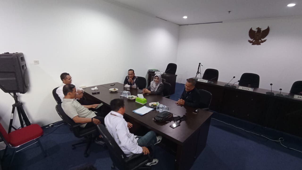 KBOBABEL.COM (PANGKALPINANG) — Komisi Informasi Provinsi Kepulauan Bangka Belitung menerima kunjungan dari Bawaslu Kabupaten Bangka Tengah dalam rangka penyerahan Laporan Layanan Informasi Publik Tahun 2025, Senin (6/4/2026).