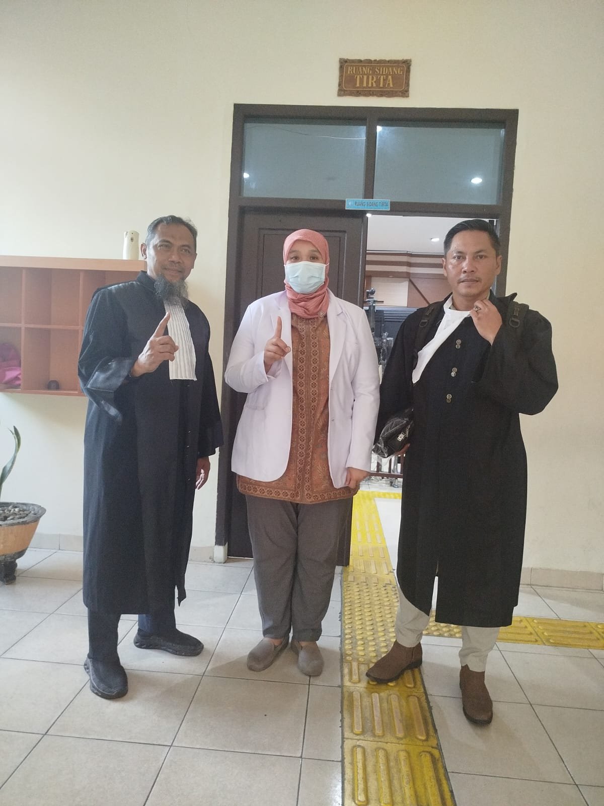 KBOBABEL.COM (Pangkalpinang) — Sidang lanjutan perkara yang menjerat dr Ratna Setia Asih kembali memantik polemik tajam di ruang Tirta Pengadilan Negeri Pangkalpinang, Kamis (9/4/2026).