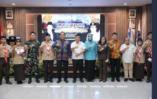 KBOBABEL.COM (PANGKALPINANG) — Gubernur Kepulauan Bangka Belitung (Babel), Hidayat Arsani, menegaskan pentingnya peran generasi muda sebagai garda terdepan dalam upaya pencegahan narkotika. Penegasan itu disampaikannya saat menghadiri kegiatan Pembekalan Saka Anti Narkoba yang turut dihadiri Kepala Badan Narkotika Nasional (BNN) RI, Suyudi Ario Seto, di Ruang Pasir Padi, Kantor Gubernur Babel, Kamis (23/4/2026).