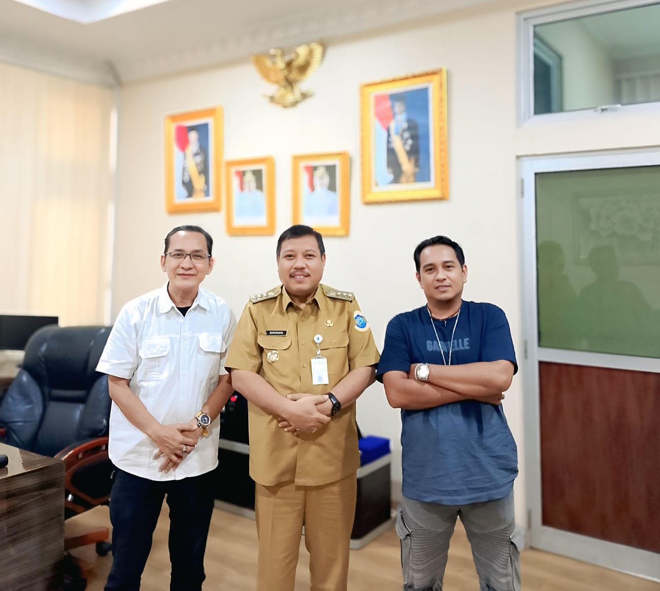 KBOBABEL.COM (PANGKALPINANG) — Wali Kota Pangkalpinang, Bang Udin, menegaskan bahwa seorang pejabat publik tidak boleh alergi terhadap kritik, termasuk dari kalangan wartawan. Menurutnya, kritik yang tajam—even yang terasa tendensius—merupakan bagian penting dari mekanisme kontrol sosial dalam menjaga integritas pemerintahan. Rabu (29/4/2026)