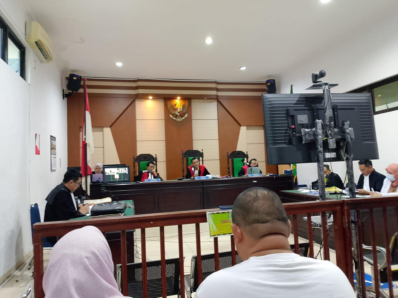 KBOBABEL.COM (Pangkalpinang) — Sidang lanjutan perkara yang menjerat dr Ratna Setia Asih kembali memantik polemik tajam di ruang Tirta Pengadilan Negeri Pangkalpinang, Kamis (9/4/2026).