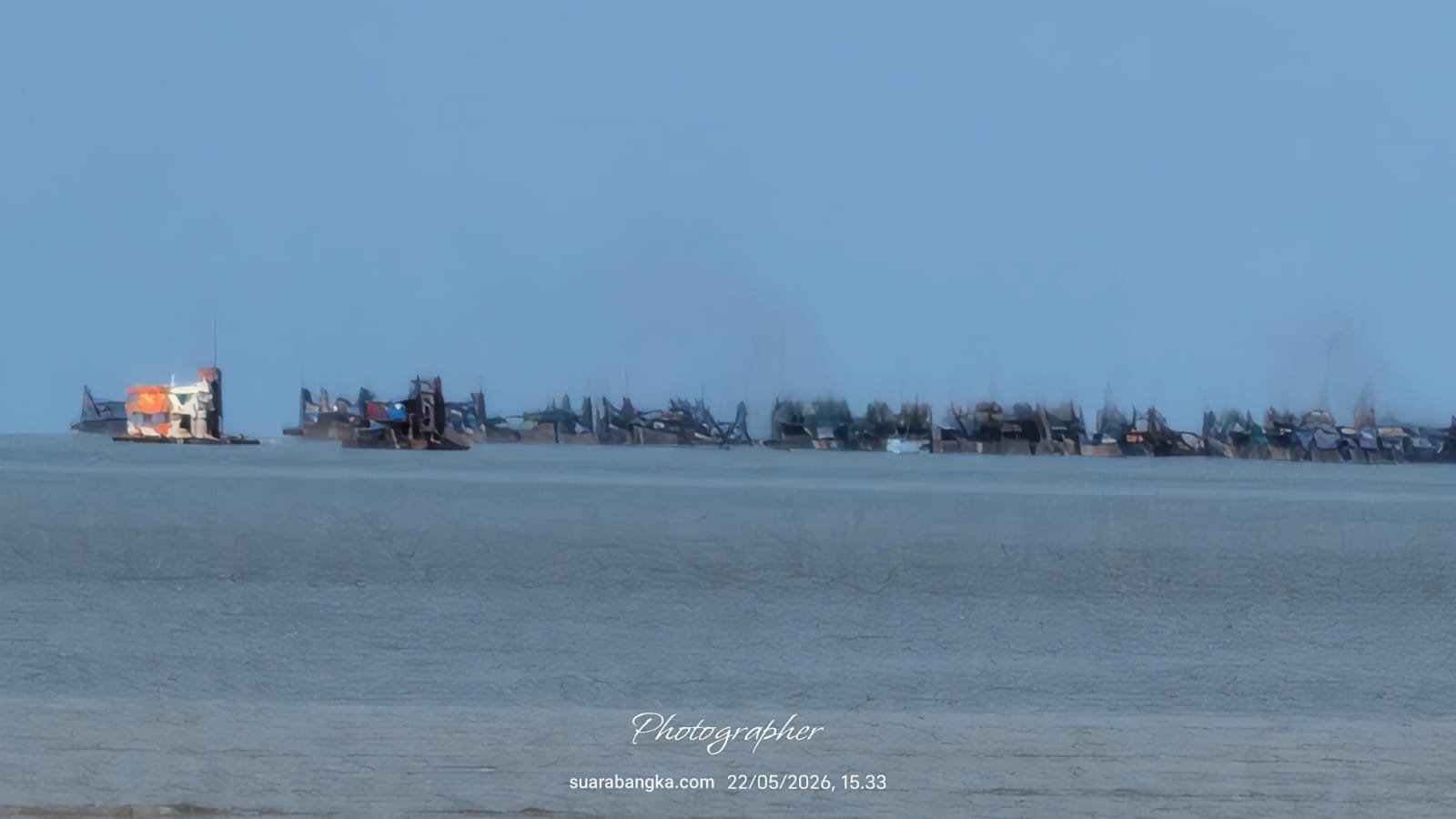 KBOBABEL.COM (PANGKALPINANG) – Polemik aktivitas tambang ponton TI Rajuk-Tower di kawasan Laut Pasir Padi kembali menjadi sorotan publik. Setelah muncul pemberitaan yang menyebut seorang warga bernama Ded sebagai koordinator aktivitas penambangan di area yang disebut berada di luar IUP PT Timah Tbk, bantahan keras langsung disampaikan pihak yang dituding. Sabtu (23/5/2026)