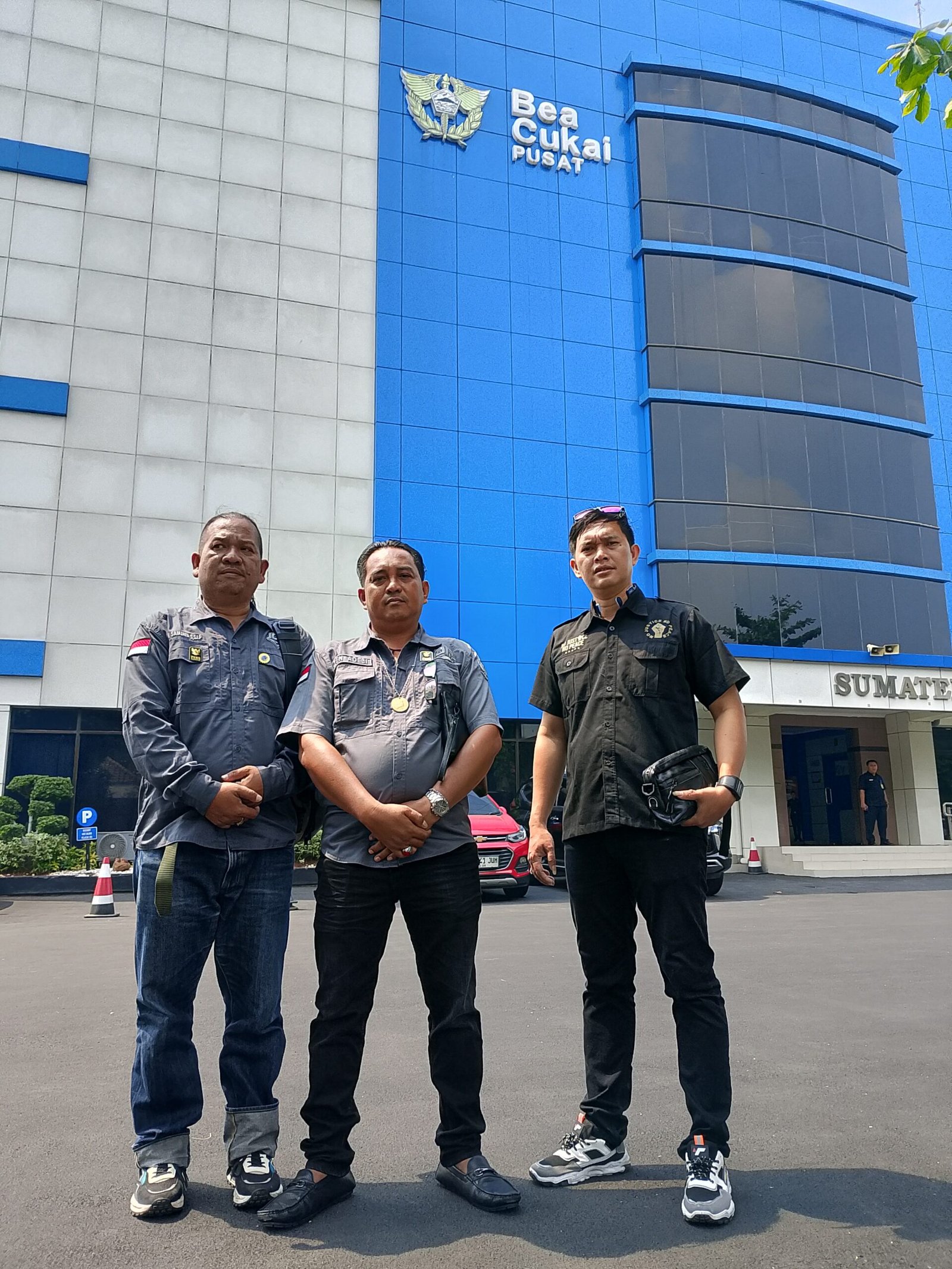KBOBABEL.COM (PANGKALPINANG) —Maraknya dugaan peredaran rokok ilegal di Provinsi Kepulauan Bangka Belitung akhirnya mendapat sorotan serius dari Kantor Berita Online Bangka Belitung (KBO Babel). Organisasi media tersebut secara resmi melayangkan surat pengaduan kepada Direktorat Jenderal Bea dan Cukai Kementerian Keuangan Republik Indonesia terkait dugaan lemahnya pengawasan terhadap distribusi rokok ilegal di wilayah Bangka Belitung, Kamis (14/5/2026).