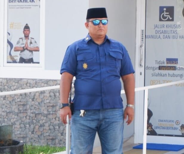 KBOBABEL.COM (PANGKALPINANG) – Dugaan pengangkutan material besi dari lingkungan Lapas Narkotika Kelas IIA Pangkalpinang menggunakan truk engkel Isuzu berwarna putih bernomor polisi BN 94XX memunculkan pertanyaan serius terkait status kepemilikan dan legalitas barang yang dibawa keluar dari area lembaga pemasyarakatan tersebut. Minggu (7/6/2026)