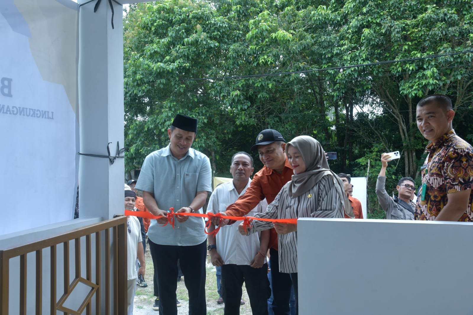 KBOBABEL.COM (BANGKA) – Komitmen Arsari Tambang untuk tumbuh bersama masyarakat kembali diwujudkan melalui aksi nyata. Melalui dua perusahaan yang berada di bawah naungan grup usaha Arsari Tambang, yakni PT Mitra Stania Prima (MSP) dan PT AEGA Prima, perusahaan melaksanakan peletakan batu pertama pembangunan Rumah Layak Huni (RLH) serta menyerahkan Balai Posyandu Kasih Ibu di Lingkungan Rambak, Kelurahan Jelitik, Kecamatan Sungailiat, Kabupaten Bangka, Jumat (12/6/2026).