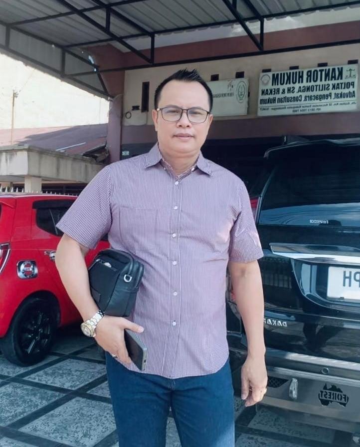 KBOBABEL.COM (JAKARTA) – Penanganan perkara ekspor 15 kontainer ilmenit milik PT Putra Prima Mineral Mandiri (PT PMM) kembali menjadi sorotan. Kuasa Hukum PT PMM, Advokat Poltak Silitonga SH MH, melontarkan kritik keras terhadap langkah-langkah yang dilakukan aparat penegak hukum yang menurutnya telah menimbulkan ketidakpastian hukum dan kerugian besar bagi kliennya. Senin (22/6/2026)