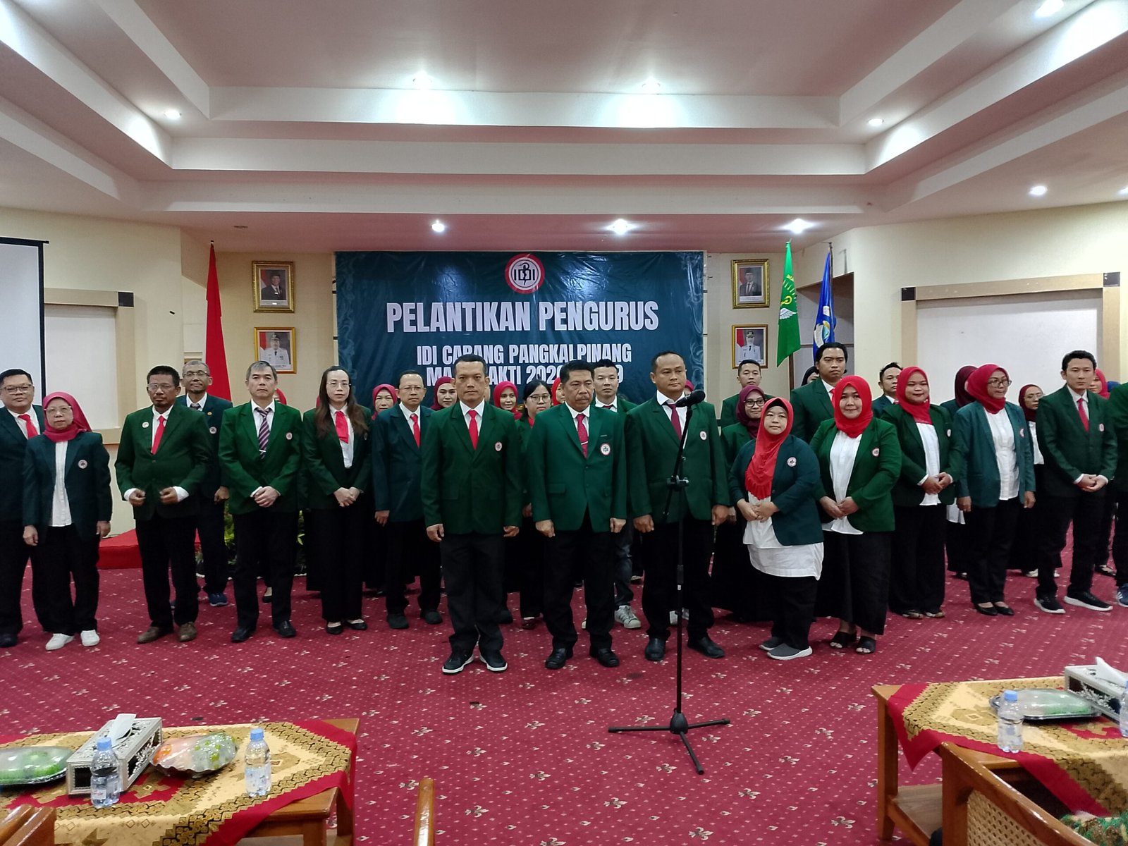 KBOBABEL.COM (PANGKALPINANG) -   – Pengurus Ikatan Dokter Indonesia (IDI) Cabang Pangkalpinang Masa Bakti 2026-2029 resmi dilantik dalam sebuah prosesi yang berlangsung di Ruang Pertemuan Betason, Gedung Wali Kota Pangkalpinang, Sabtu (13/6/2026) malam.