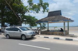 KBOBABEL.COM (PANGKALPINANG),  — Pemerintah Kota Pangkalpinang, melalui Dinas Pariwisata, menegaskan bahwa seluruh fasilitas umum di kawasan wisata Pantai Pasirpadi, termasuk toilet dan gazebo atau selter, sepenuhnya gratis untuk digunakan pengunjung.Sabtu (26/4/2025).