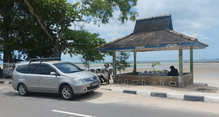 KBOBABEL.COM (PANGKALPINANG),  — Pemerintah Kota Pangkalpinang, melalui Dinas Pariwisata, menegaskan bahwa seluruh fasilitas umum di kawasan wisata Pantai Pasirpadi, termasuk toilet dan gazebo atau selter, sepenuhnya gratis untuk digunakan pengunjung.Sabtu (26/4/2025).