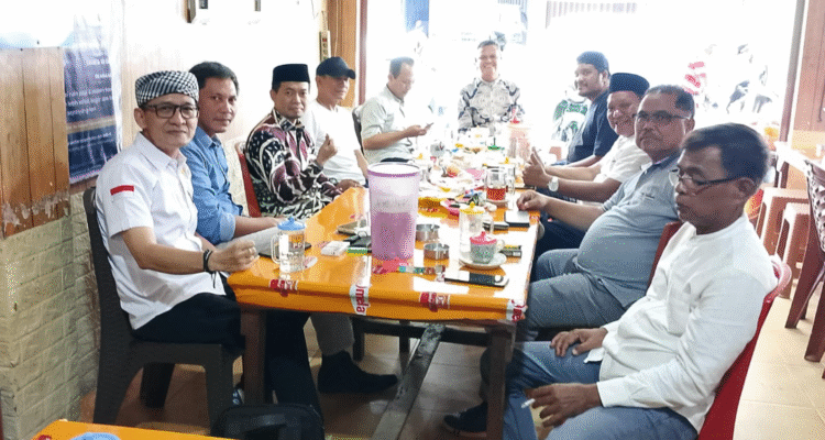 KBOBABEL.COM (PANGKALPINANG),  — Suasana hangat penuh semangat persatuan terasa kental dalam acara Halal Bihalal Forum Pembauran Kebangsaan (FPK) Provinsi Kepulauan Bangka Belitung di Rumah Adat Minangkabau, Sabtu (26/4/2025).