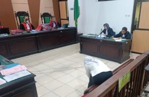 Trie Lius Putri Bersujud Minta Maaf, dr Della Ungkap Luka Keluarga Akibat Fitnah TikTok