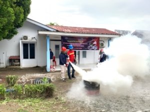 Tim HSE Kundur Tingkatkan Kesiagaan Kebakaran di Klinik Pratama Bakti Timah Perayun
