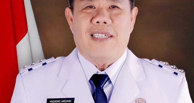 Langkah strategis Gubernur Kepulauan Bangka Belitung, Hidayat Arsani—yang dikenal sebagai "Panglima"—dalam menggagas pemindahan aktivitas pelabuhan dari Pangkal Balam ke Belinyu (Tanjung Gudang) patut dipandang sebagai kebijakan monumental dalam sejarah pembangunan Bangka Belitung. Ini bukan sekadar pergeseran logistik, melainkan lompatan politik pembangunan yang menandai keberpihakan kepada wilayah utara yang selama ini berada di pinggiran peta prioritas pembangunan provinsi.