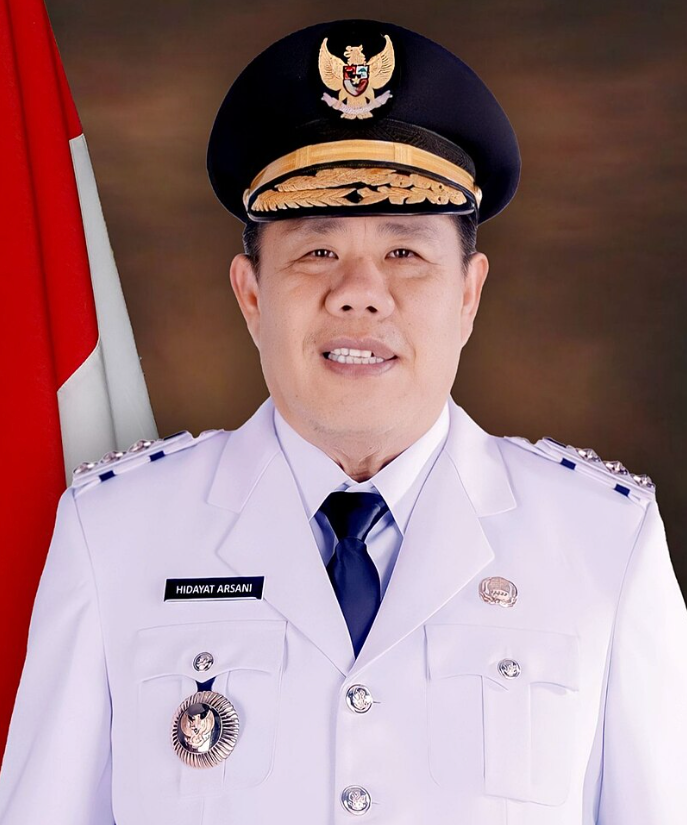 Langkah strategis Gubernur Kepulauan Bangka Belitung, Hidayat Arsani—yang dikenal sebagai "Panglima"—dalam menggagas pemindahan aktivitas pelabuhan dari Pangkal Balam ke Belinyu (Tanjung Gudang) patut dipandang sebagai kebijakan monumental dalam sejarah pembangunan Bangka Belitung. Ini bukan sekadar pergeseran logistik, melainkan lompatan politik pembangunan yang menandai keberpihakan kepada wilayah utara yang selama ini berada di pinggiran peta prioritas pembangunan provinsi.
